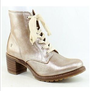 Frye Sabrina Silver Boots 9.5 NWOT